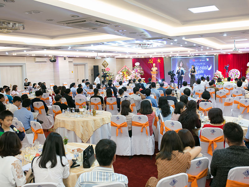 Ra mắt tập thơ "Sải c&aacute;nh giữa chi&ecirc;m bao" tại H&agrave; Tĩnh