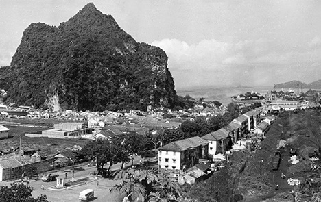 Con t&agrave;u than đi trong k&yacute; ức